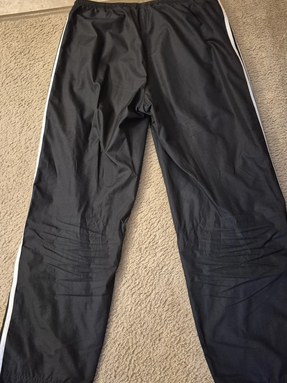 **JACKET IS MEDIUM. PANTS ARE LARGE**Adidas Black and White Two-Piece Tracksuit. - Picture 9 of 9